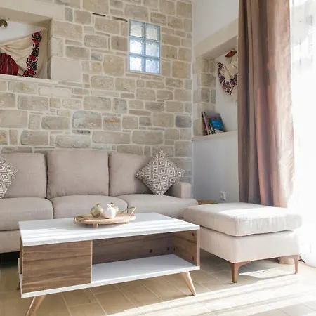 Mira Villa